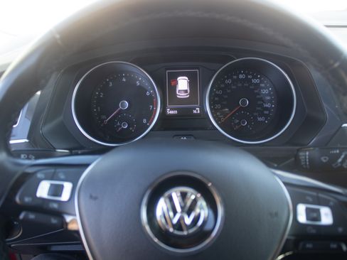 Used 2018 Volkswagen Tiguan SE w/ Panoramic Sunroof Package image 12