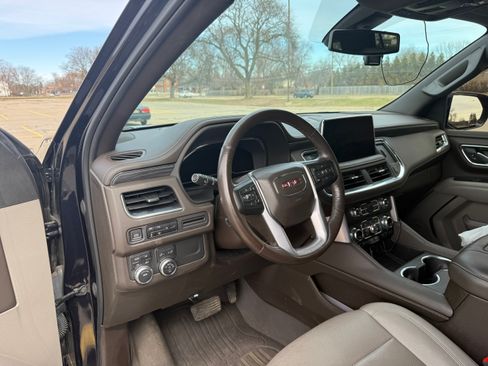 Used 2022 GMC Yukon SLT w/ SLT Premium Package image 24