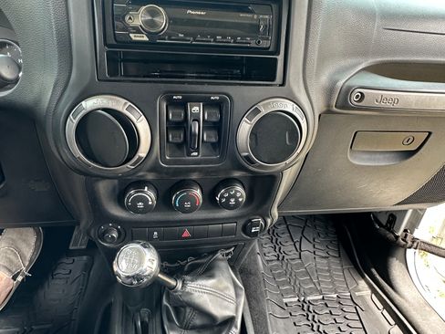 Used 2014 Jeep Wrangler Unlimited Sport w/ Quick Order Package 23S AWD/4WD image 17
