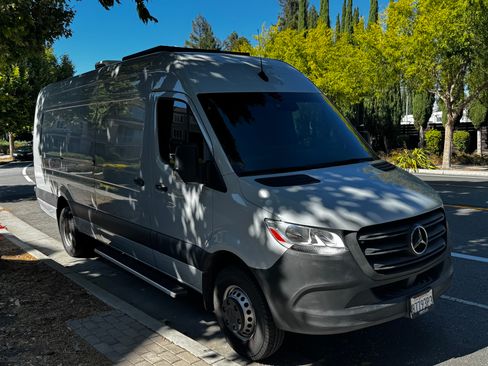 Used 2022 Mercedes-Benz Sprinter 3500 image 2