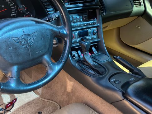 Used 2002 Chevrolet Corvette Coupe w/ Preferred Equipment Group2 image 8