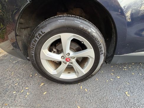 Used 2019 Jaguar F-PACE Premium image 23