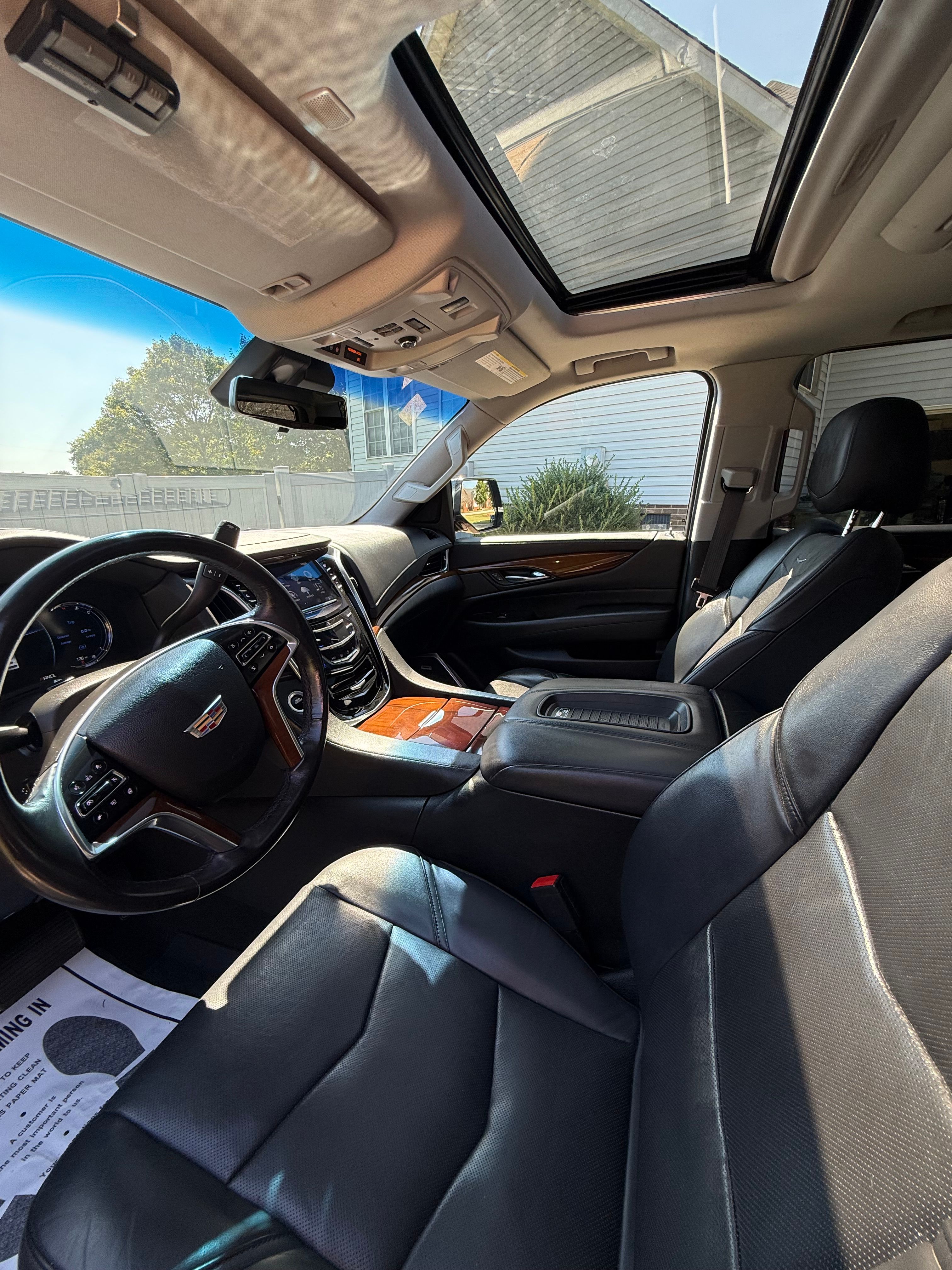 Used 2019 Cadillac Escalade ESV Luxury AWD/4WD image 13