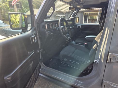 Used 2021 Jeep Wrangler Unlimited Sport image 9