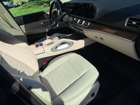 Used 2021 Mercedes-Benz GLS 450 4MATIC image 28