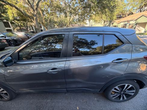 Used 2020 Nissan Kicks SV FWD image 8