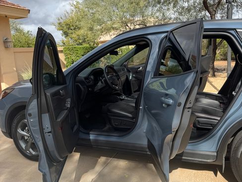 Used 2025 Ford Escape ST-Line image 12