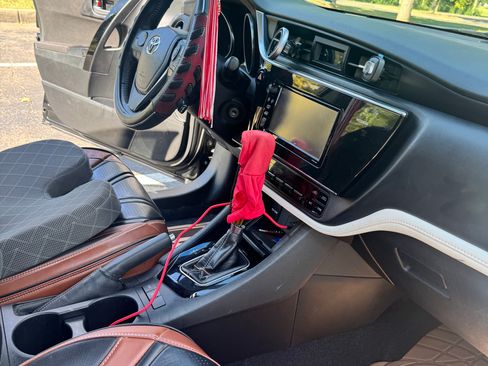 Used 2017 Toyota Corolla iM image 8