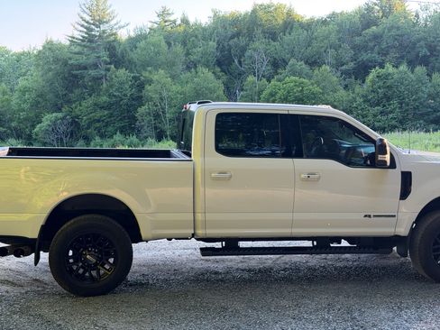 Used 2020 Ford F350 Lariat AWD/4WD image 4
