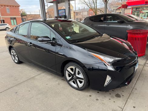 Used 2016 Toyota Prius Four Touring image 2