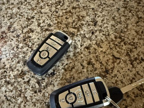 Used 2018 Ford Explorer Limited image 22