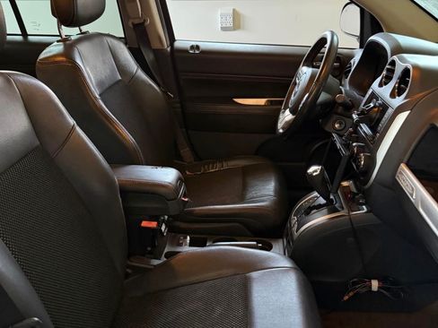 Used 2014 Jeep Compass Latitude AWD/4WD image 2