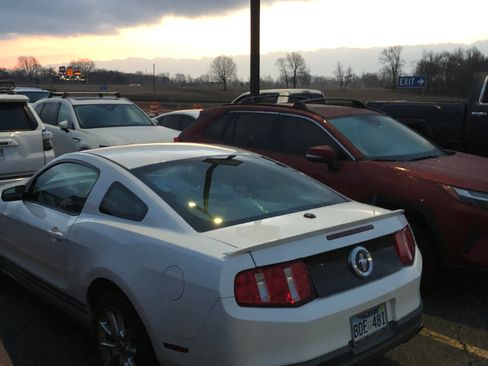 Used 2010 Ford Mustang Premium image 8