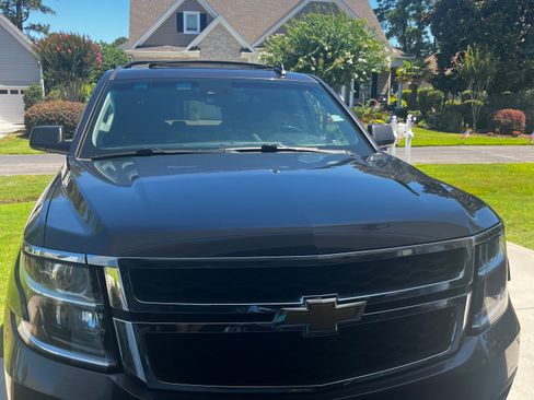 Used 2017 Chevrolet Suburban LT AWD/4WD image 4