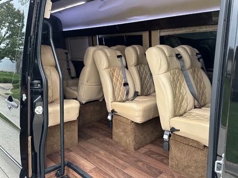 Used 2014 Mercedes-Benz Sprinter 3500 image 6