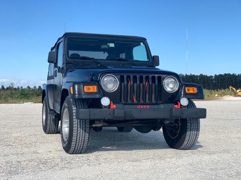 Used 1999 Jeep Wrangler Sahara AWD/4WD image 10