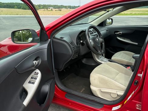Used 2013 Toyota Corolla LE FWD image 11
