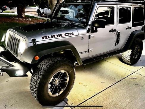 Used 2016 Jeep Wrangler Unlimited Rubicon w/ Connectivity Group image 4