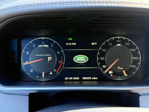 Used 2016 Land Rover Range Rover Supercharged image 11