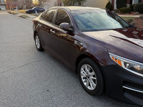 Used 2017 Kia Optima LX w/ Driver Convenience Package image 2