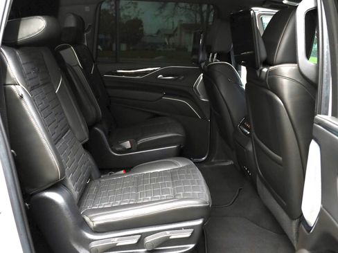 Used 2021 Cadillac Escalade ESV Sport Platinum image 14