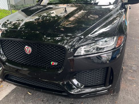 Used 2018 Jaguar F-PACE S image 12