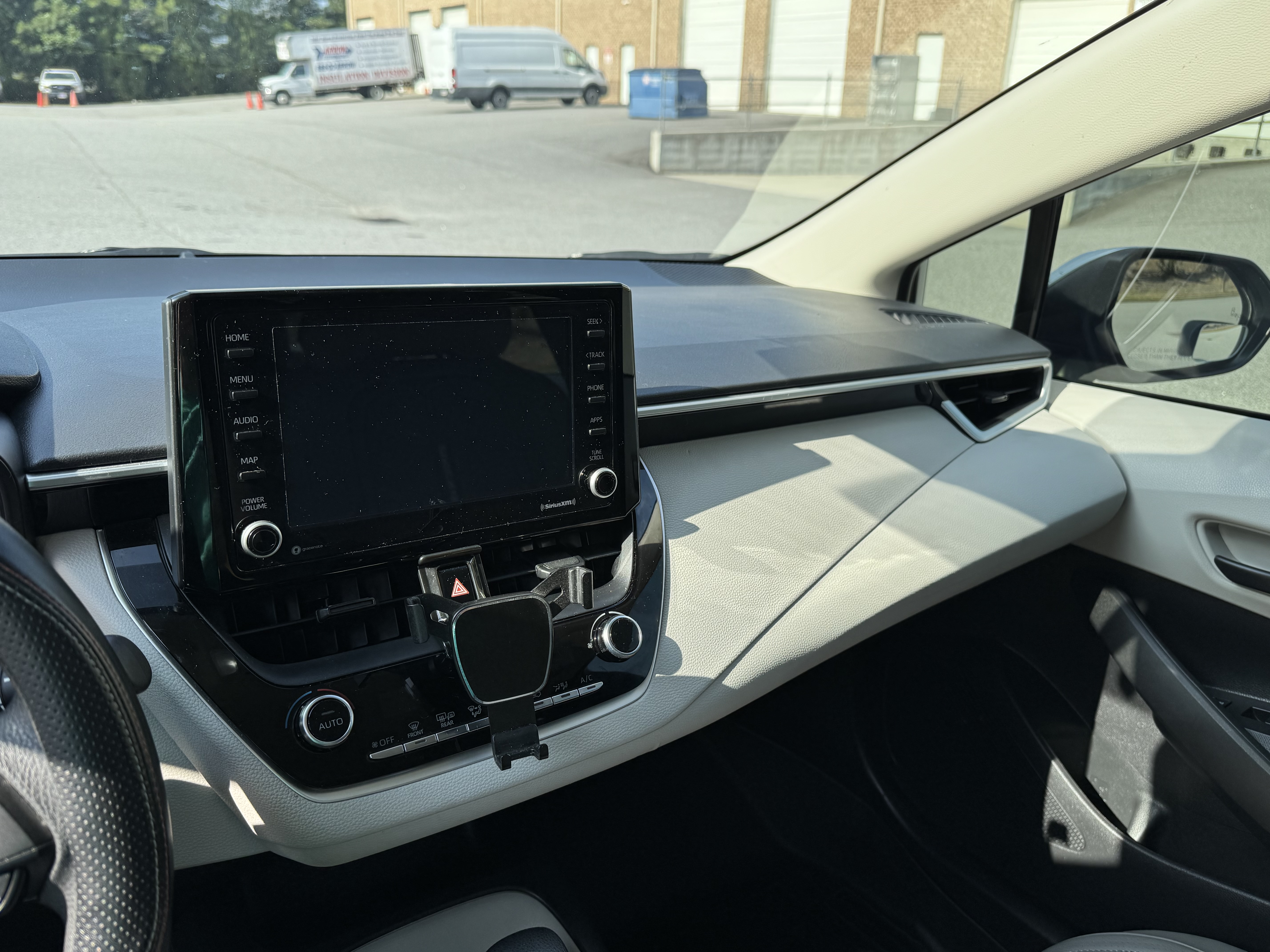Used 2022 Toyota Corolla LE FWD image 14