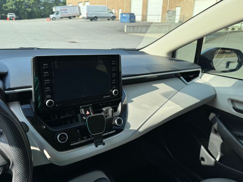 Used 2022 Toyota Corolla LE FWD image 14