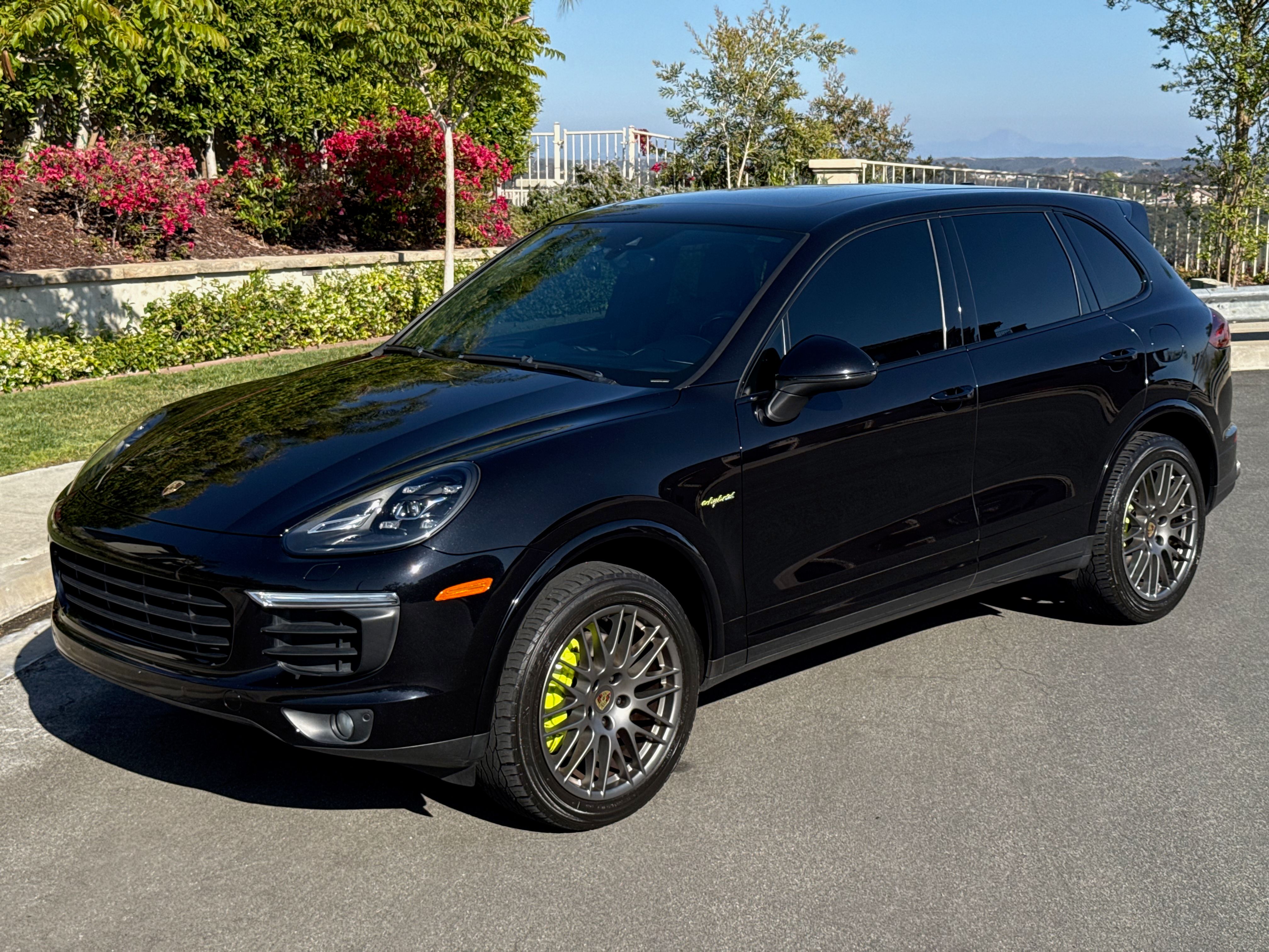 Used 2017 Porsche Cayenne S Platinum AWD/4WD image 1