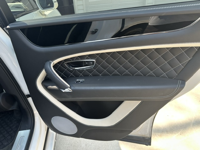 Used 2020 Bentley Bentayga Speed AWD/4WD image 17