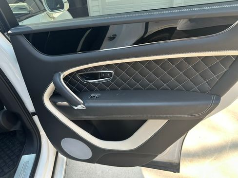 Used 2020 Bentley Bentayga Speed AWD/4WD image 17