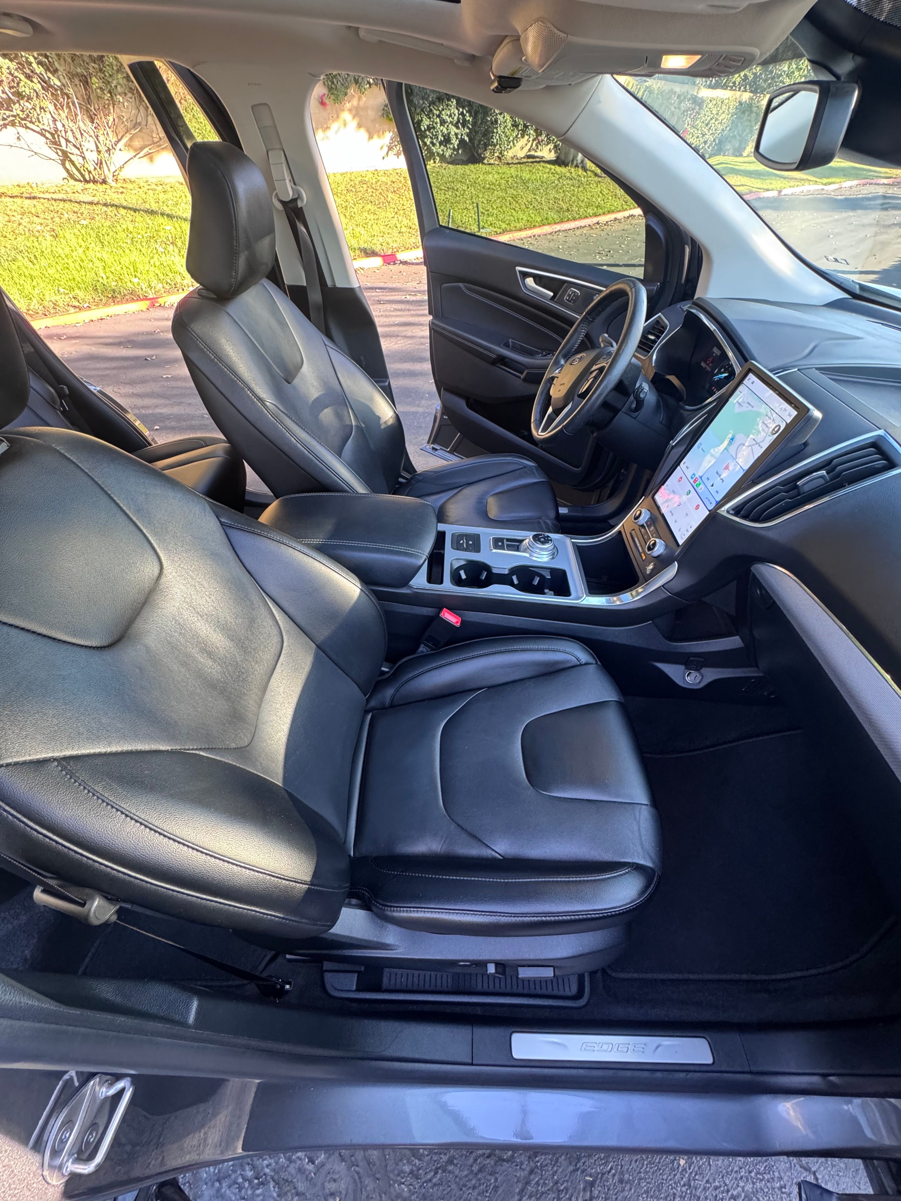Used 2021 Ford Edge Titanium AWD/4WD image 12