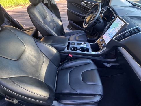 Used 2021 Ford Edge Titanium AWD/4WD image 12