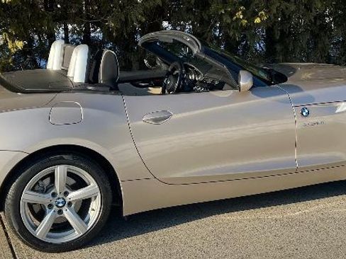 Used 2013 BMW Z4 sDrive28i image 1