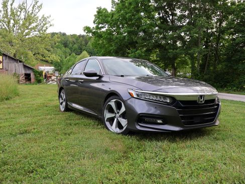 Used 2020 Honda Accord Touring image 6