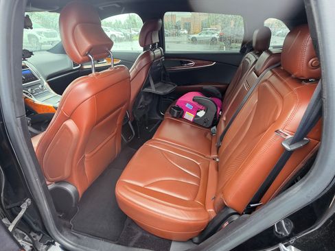 Used 2017 Lincoln MKX Reserve w/ Cargo Utility Package FWD image 13