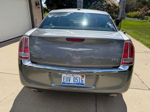Used 2012 Chrysler 300 C w/ 19-Premium Speaker Group image 4