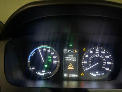 Used 2016 Hyundai Sonata Limited w/ Option Group 02 FWD image 11