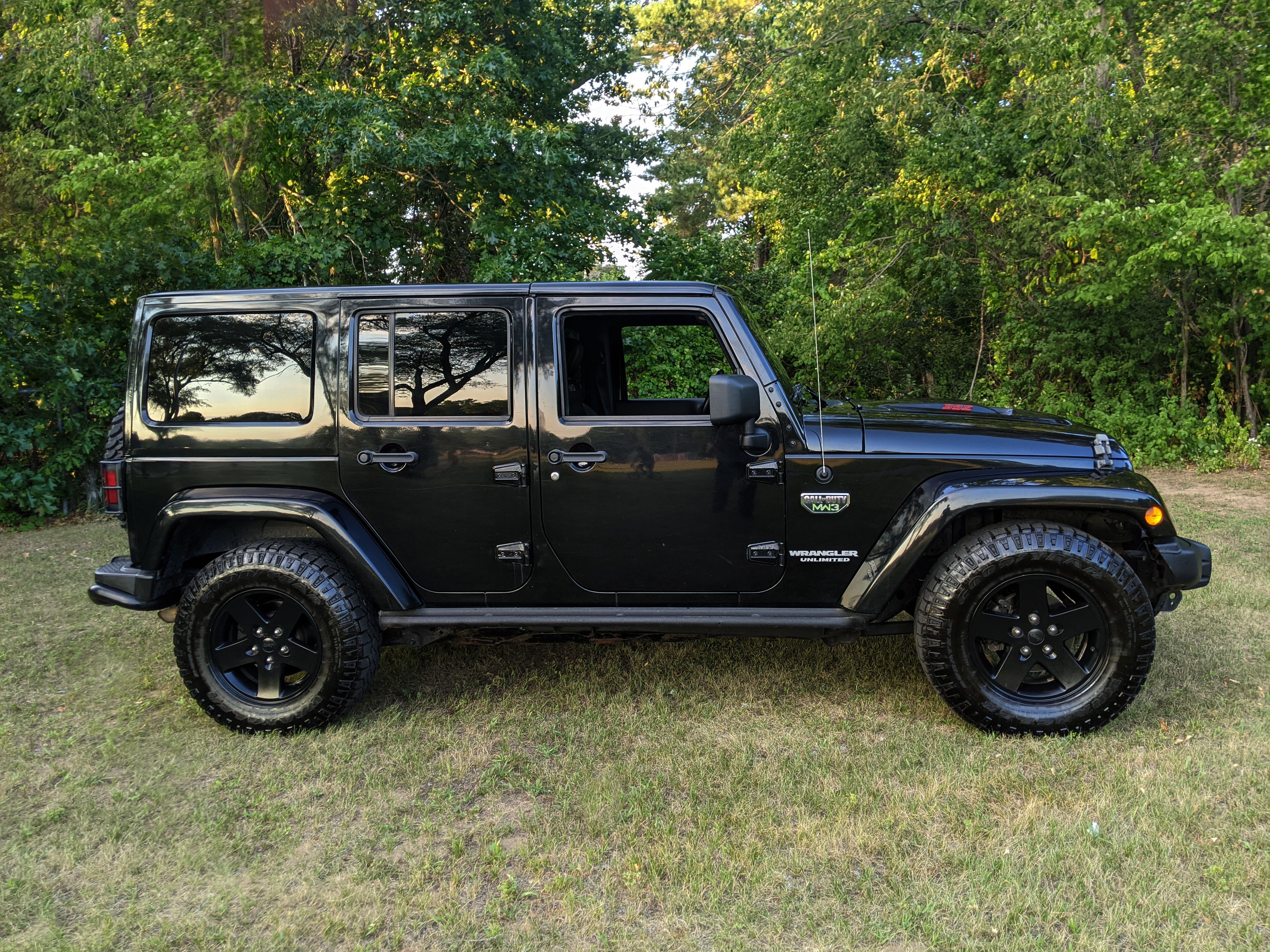 Used 2012 Jeep Wrangler Unlimited Rubicon AWD/4WD image 8