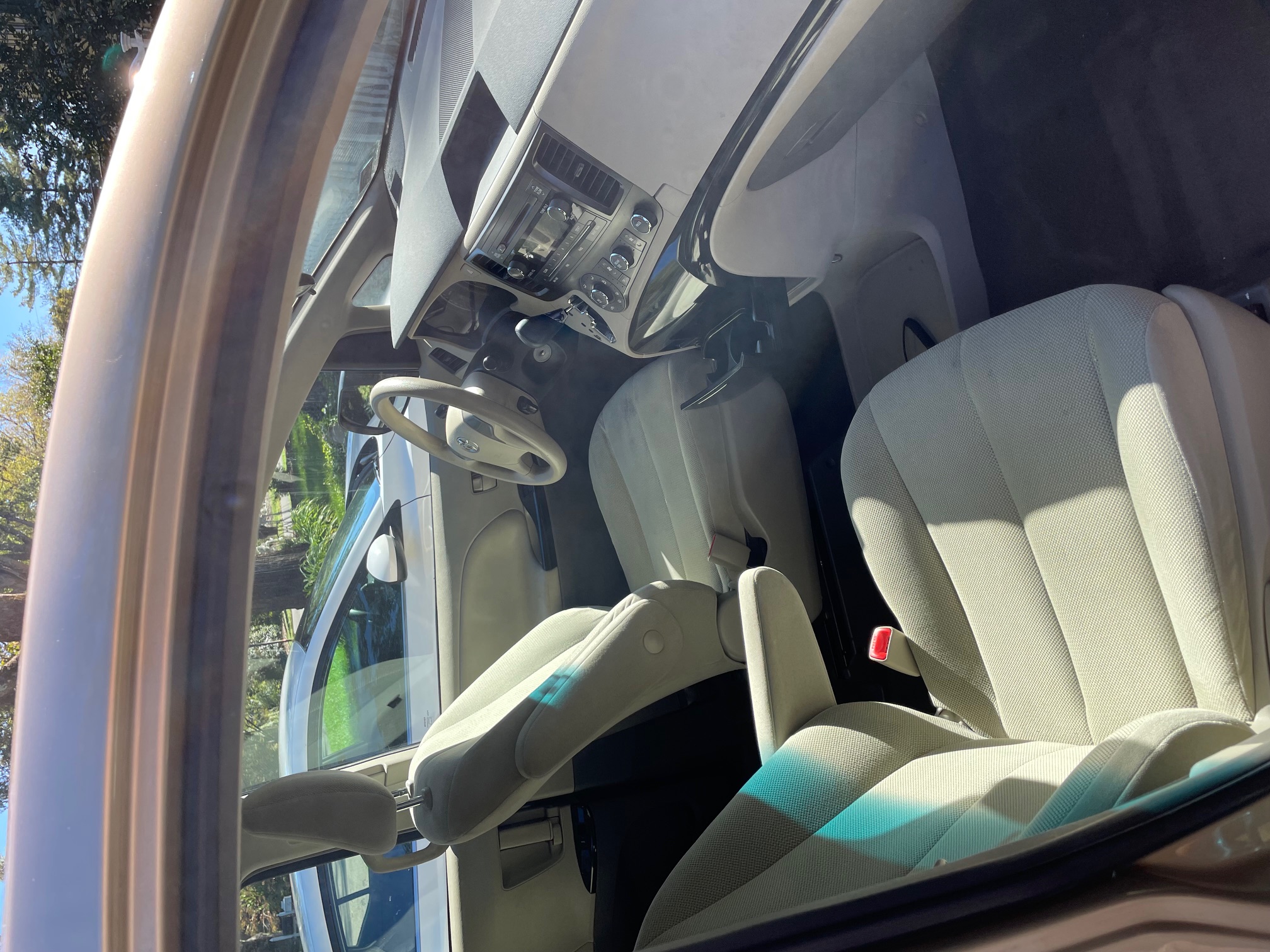 Used 2012 Toyota Sienna FWD image 8