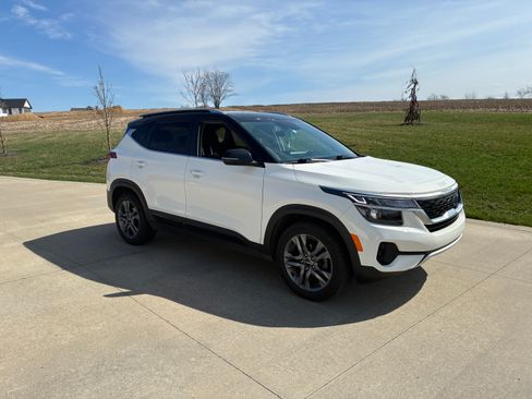 Used 2023 Kia Seltos S w/ Navigation Package image 1