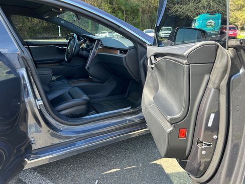 Used 2020 Tesla Model S Long Range Plus image 11