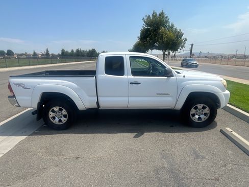 Used 2007 Toyota Tacoma PreRunner image 6