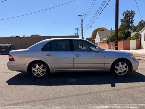 Used 2004 Lexus LS 430 RWD image 9