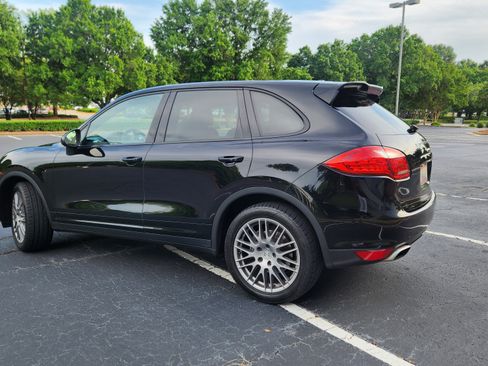 Used 2012 Porsche Cayenne w/ Convenience Pkg image 5
