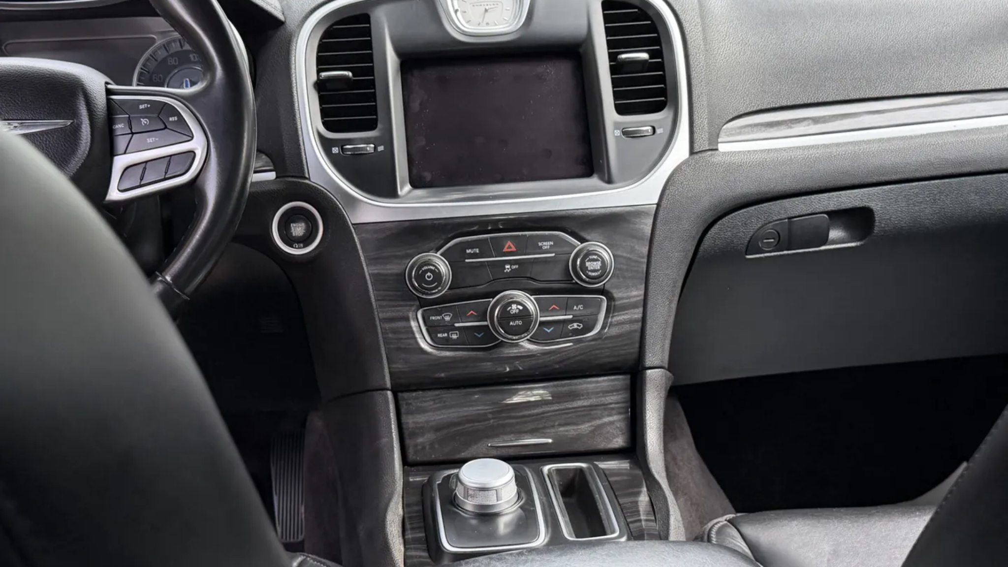 Used 2018 Chrysler 300 Touring L AWD/4WD image 11
