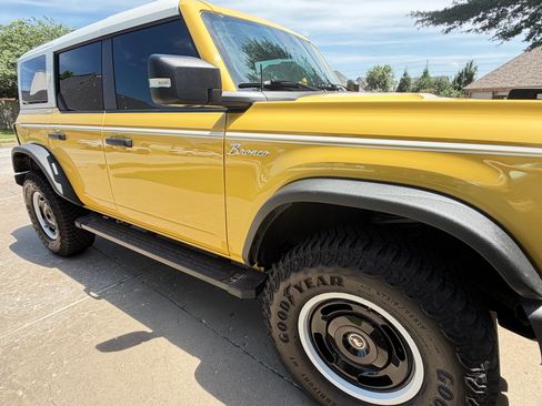 Used 2023 Ford Bronco Heritage Edition AWD/4WD image 2