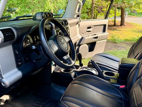 Used 2010 Toyota FJ Cruiser 4WD w/ Convenience Pkg image 25