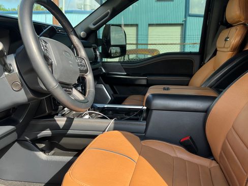 Used 2023 Ford F350 Platinum w/ FX4 Off-Road Package image 6