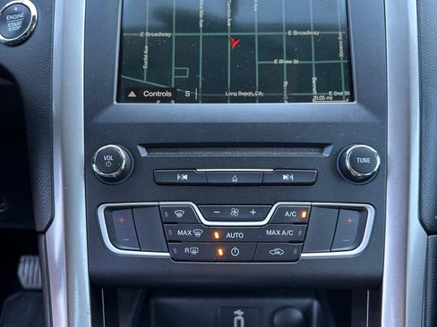 Used 2018 Ford Fusion SE FWD image 20
